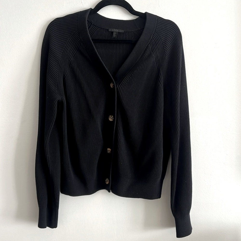 COS Ribbed Cardigan with toirtoise buttons